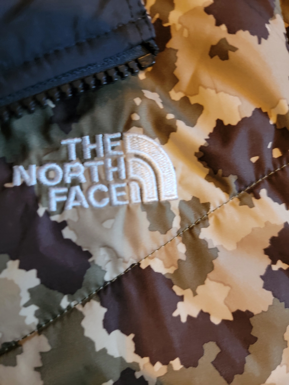 The North Face Camo Quilted Vest - Green/Brown/Tan - Picture 4 of 7